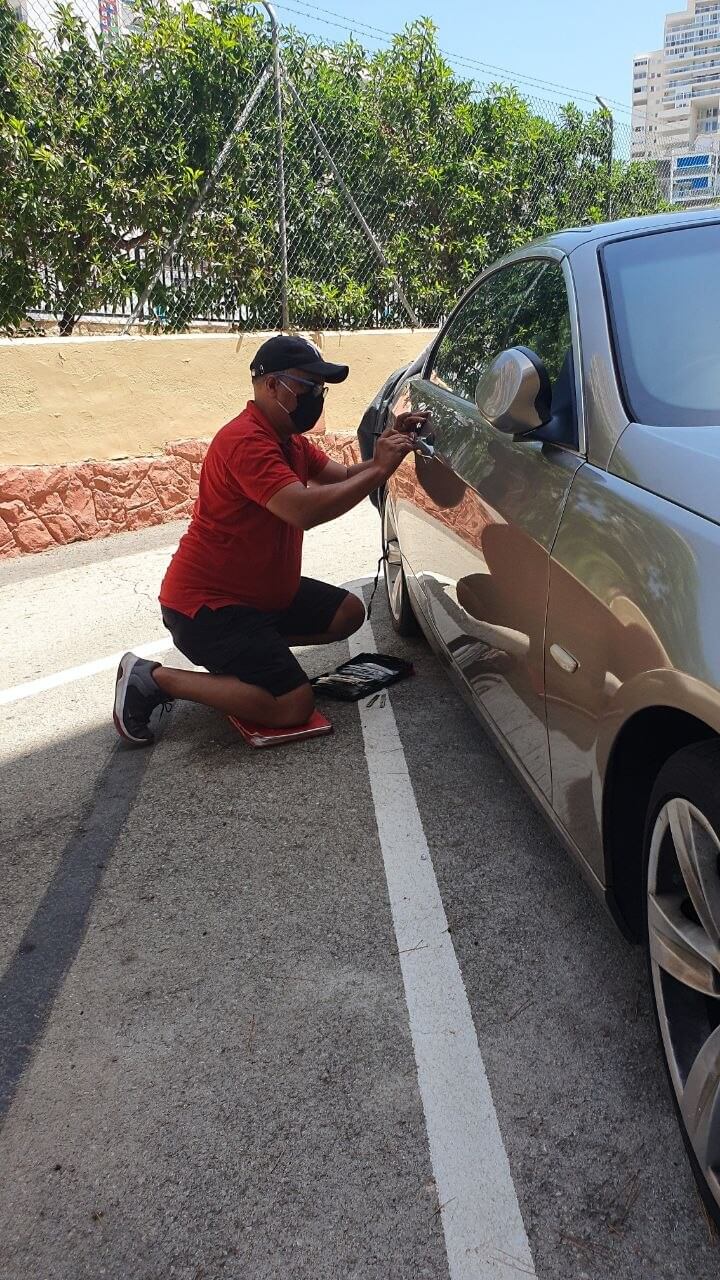 Apertura de coche con ganzúa