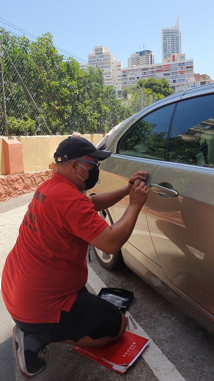 Apertura de coche con ganzúa
