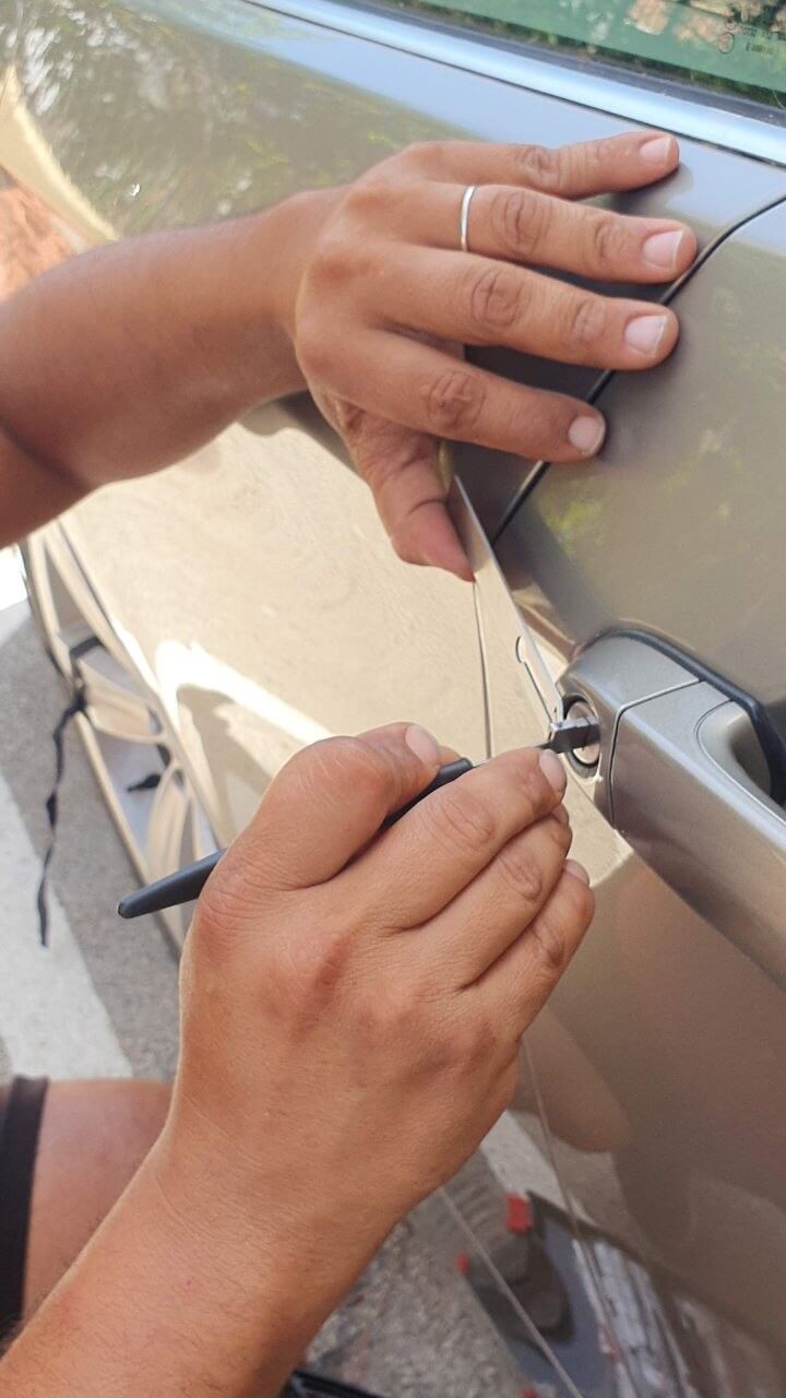 Apertura de coche con ganzúa