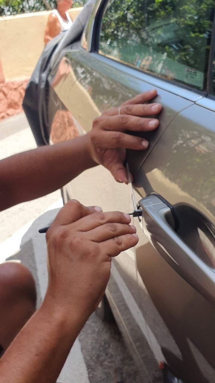 Apertura de coche con ganzúa