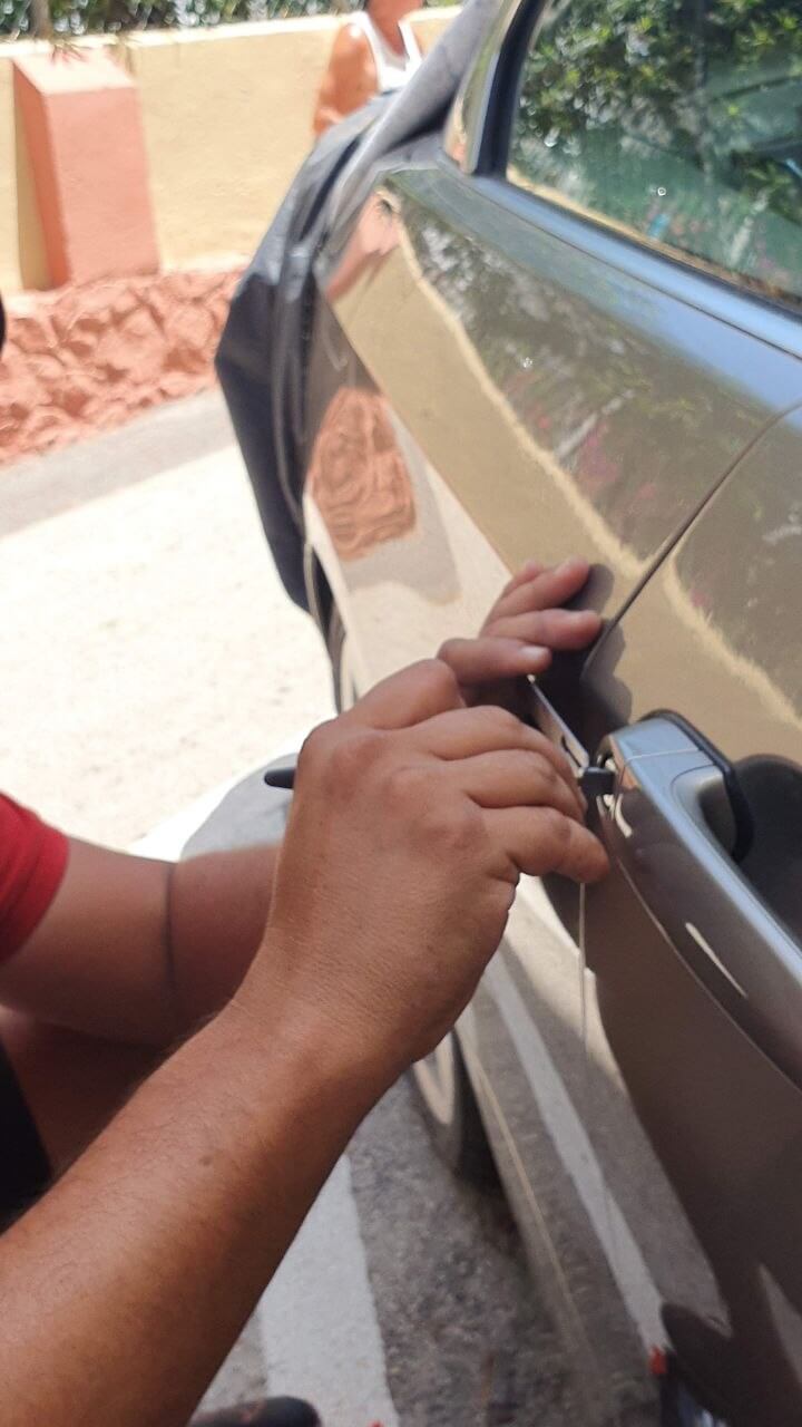 Apertura de coche con ganzúa