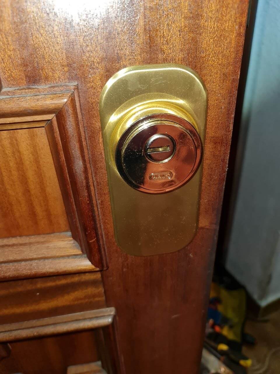 Cambio de cerradura antigua por actual