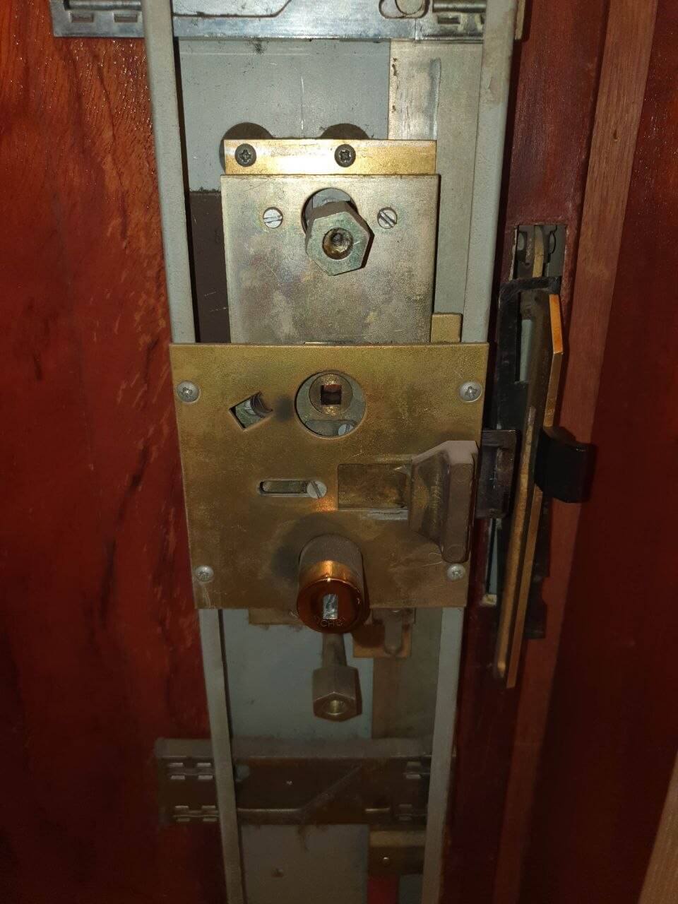 Puerta acorazada con cerradura Fichet