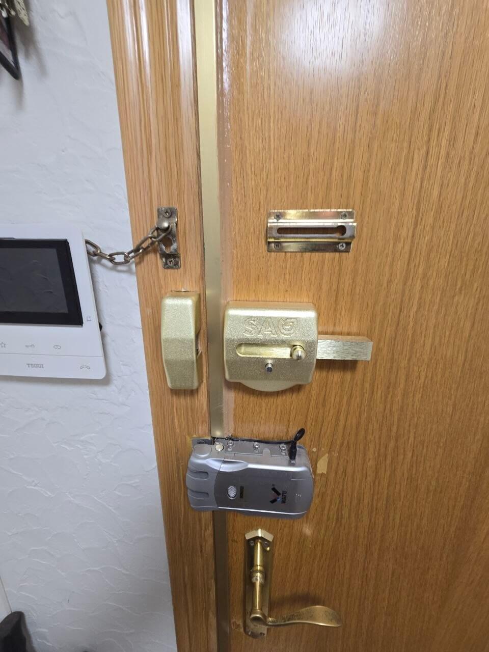 Cerradura antiokupación instalada en puerta